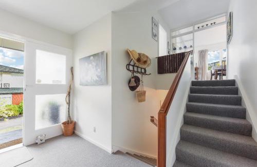 Picton House | Sunny Seaview House 5 minute walk to town