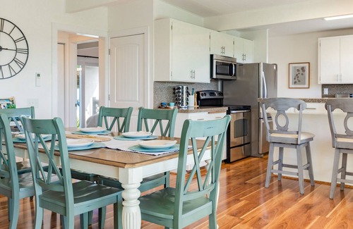 Freeland House | Sunny Side Island Retreat - Sea Views | 2 Decks