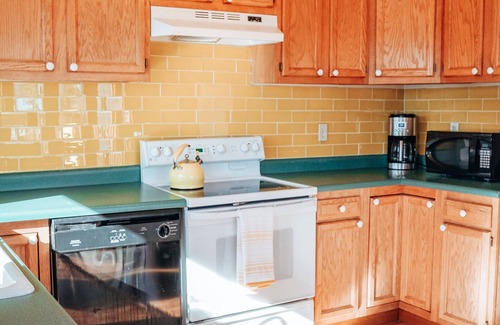 Woodland Park House | Sunny Side Up 2 Bedroom Cabin with expansive views