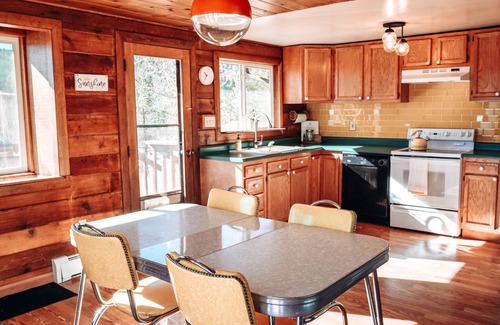 Woodland Park House | Sunny Side Up 2 Bedroom Cabin with expansive views