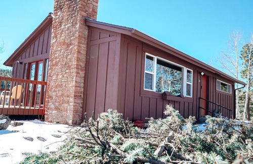 Woodland Park House | Sunny Side Up 2 Bedroom Cabin with expansive views
