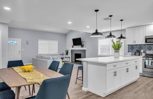 Santa Susana House | Sunny Single Story Simi Valley Valley Escape – Comfortable Home Great Amenities