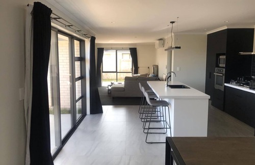 Papamoa Beach House | Sunny spacious home with great entertaining - Perfect for families