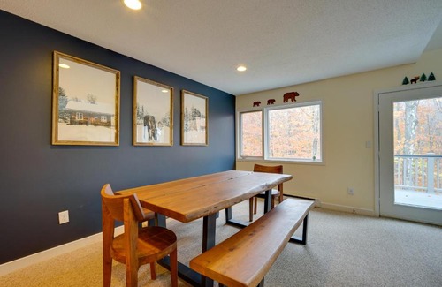 Stratton Mountain House | Sunny Stratton Townhome about 1 Mi to Skiing!