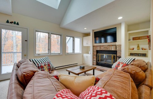 Stratton Mountain House | Sunny Stratton Townhome about 1 Mi to Skiing!