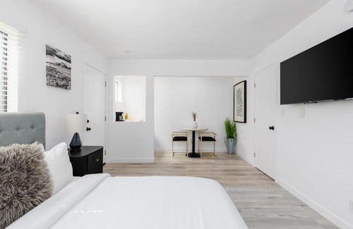 Venice Bed & Breakfast | Sunny Studio in the Heart of Venice - B