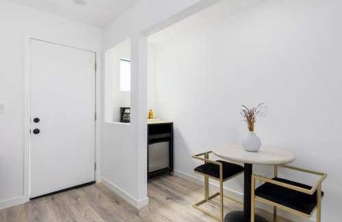 Venice Bed & Breakfast | Sunny Studio in the Heart of Venice - B