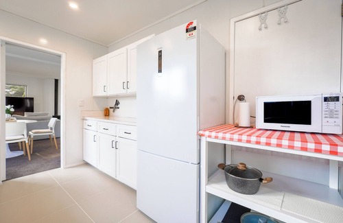 Browns Bay House | Sunny Stunner by the Sea: Browns Bay Escape