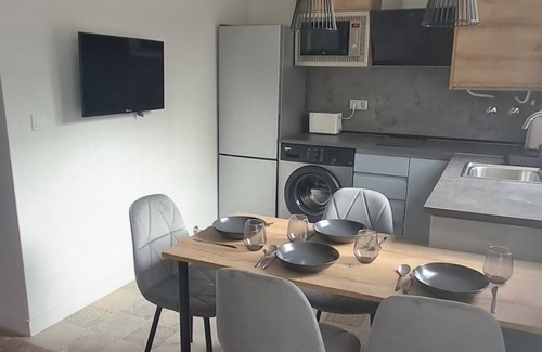 San Pablo A y B Apartment | Sunny & stylish handmade home. WI-FI, a/c and free parking on the street.