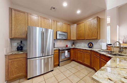 Rancho Vistoso House | Sunny townhome with a lovely patio & W/D - pool, game room, and gym access