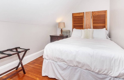 Dorchester House | Sunny Treetop Getaway | Near T