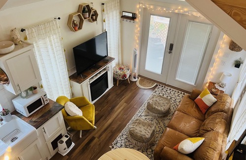Woodland Park House | Sunny Treetop Tiny Home! Beautiful Pikes Peak View!