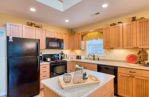Lake Junaluska House | Sunny two-level home near the lake with free WiFi, AC, pool & skylights on deck