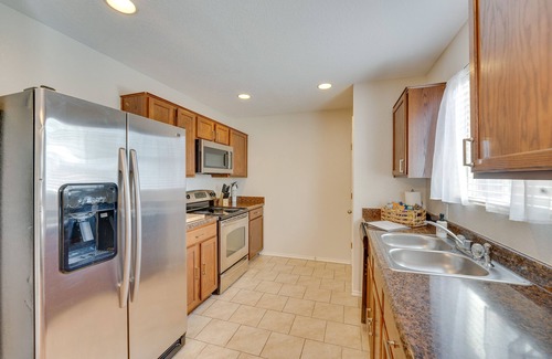 Universal City House | Sunny Universal City Home ~ 18 Mi to San Antonio!