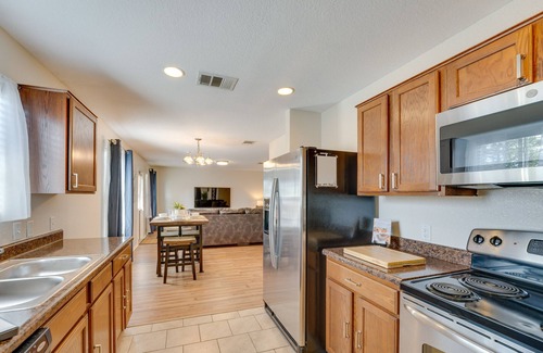 Universal City House | Sunny Universal City Home ~ 18 Mi to San Antonio!