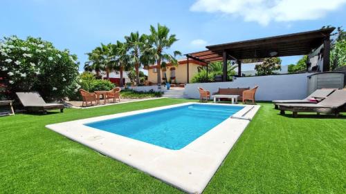 Chiclana de la Frontera Villa | Sunny villa with private pool in Chiclana de la Frontera