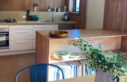 Lower Hutt House | Sunny & Warm, Fully Fenced 3 Bedroom House close to Hospital