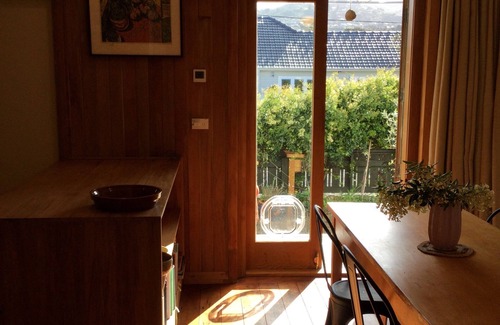 Lower Hutt House | Sunny & Warm, Fully Fenced 3 Bedroom House close to Hospital