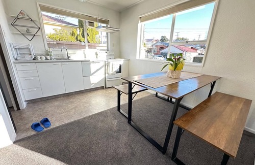 Dunedin House | Sunny & Warm Fully Furnished 3 Bedroom House