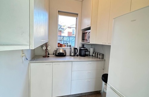 Dunedin House | Sunny & Warm Fully Furnished 3 Bedroom House