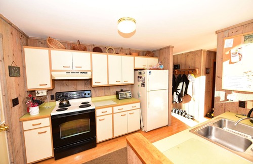 Madison House | Sunny Waterfront House on Big Pea Pond w/Private Sandy Beach