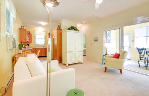 Summer Village Cottage | Sunny Wells Cottage - 1 Mi to Moody Beach!