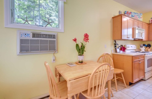 Summer Village Cottage | Sunny Wells Cottage - 1 Mi to Moody Beach!
