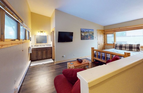 Intermountain House | Sunny West Vail Townhome near Hiking, Skiing & Vail Village
