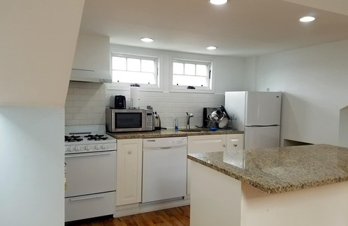 Williamsburg Apartment | Sunny Williamsburg 2bdr with 3 beds. Great location and 15 minutes to Union Sq.