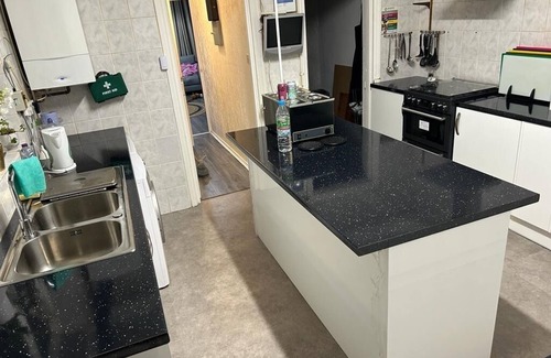 Great Yarmouth House | Sunnydene Guesthouse, NR30–10 Bedrooms, Sleeps 20, Just 10 Mins from the Beach!