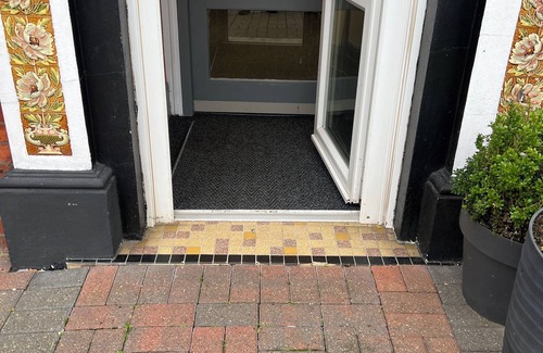 Great Yarmouth House | Sunnydene Guesthouse, NR30–10 Bedrooms, Sleeps 20, Just 10 Mins from the Beach!