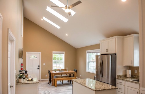 Morehead City House | Sunnyside Bungalow Family & Groups Retreat