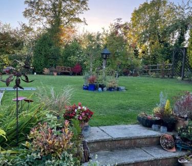 Howlett End Bed & Breakfast | Sunnyside Cottage