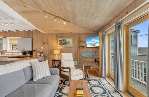 Bayside House | SunnySide Cottage with Pen Bay Views in Bayside