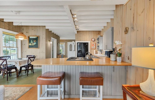 Bayside House | SunnySide Cottage with Pen Bay Views in Bayside