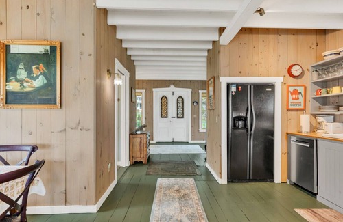 Bayside House | SunnySide Cottage with Pen Bay Views in Bayside