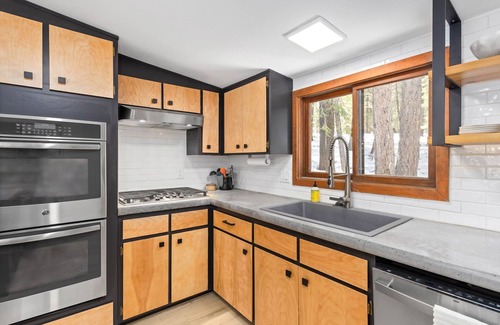 Tahoe Woods House | Sunnyside Retreat By Tahoe Getaways - Pet-Friendly 4 BR in Tahoe City w/Bonus Room!