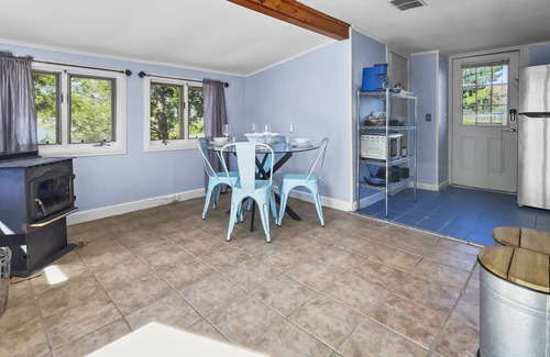 Newbury House | Sunnyside: Sunset View Getaway - Relaxing Retreat in this Charming Home!