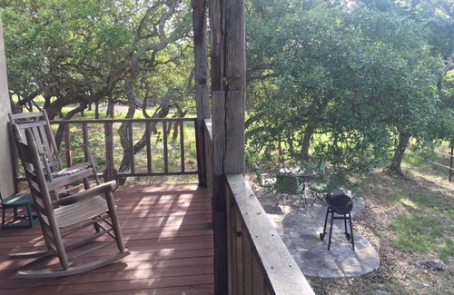 Fredericksburg Cabin | Sunrise Amish Cabin at Wolf Creek Guest Ranch