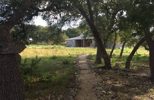 Fredericksburg Cabin | Sunrise Amish Cabin at Wolf Creek Guest Ranch
