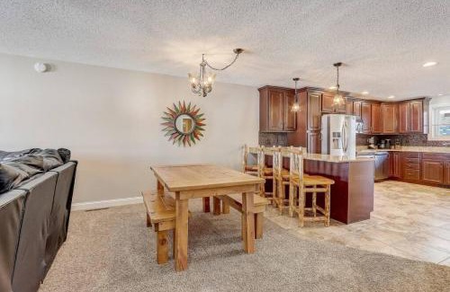 Lake Delton House | Sunrise Beach for Family Fun and Walk to Noahs Ark