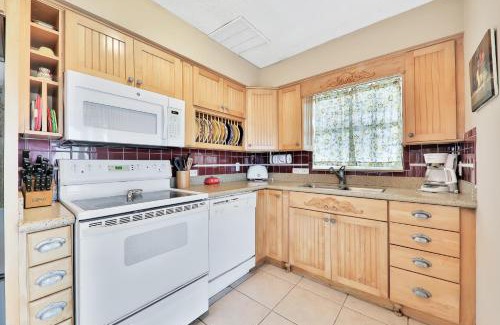 Painters Hill House | Sunrise Beach Retreat