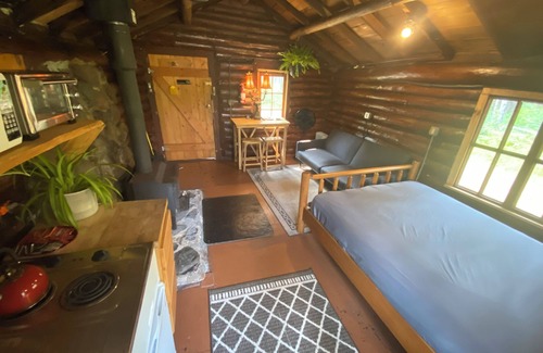 Isabella House | Sunrise Cabin - Secluded Rustic Retreat