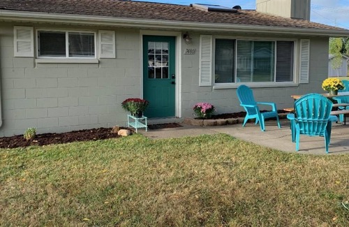 Lexington Cottage | SUNRISE COTTAGE-One block to Private Beach & Park!