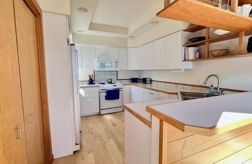 Leland House | Sunrise Cove Summary: