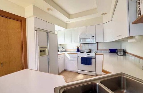 Leland House | Sunrise Cove Summary: