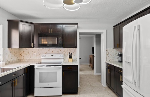 White City House | Sunrise Escape W/Heated Pool and Pergola