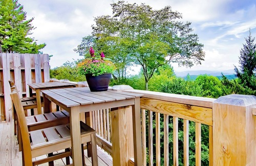 Beech Mountain Condo | ~Sunrise Haven~near the slopes! Majestic sunrises and comfort awaits!