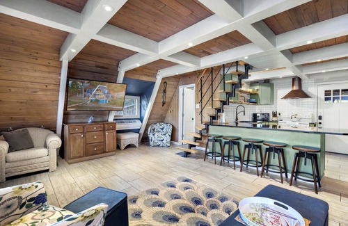 Sunrise Beach House | Sunrise Oasis – Lakefront Living