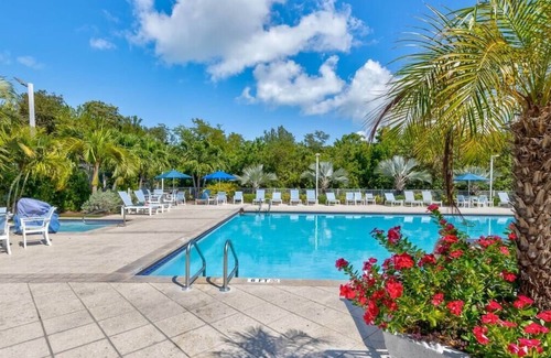 Tavernier Apartment | Sunrise Oasis - Top Floor 2 BR 2 BA Condo 2411